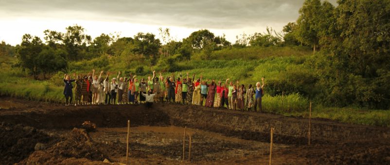 The triumphant diggers with the Afula Women's Group